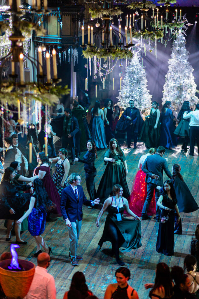 Yule Ball 58 33821a Easy Resize.com